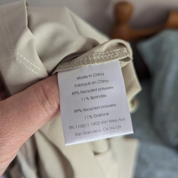 Ingrid + Isabel Zipper Back Maternity Top - Picture 6 of 6